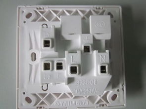 墙壁插座开关一体面板的接线方法与安全指南