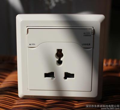 新奇特USB充电墙壁插座 为现代生活充电的智能选择